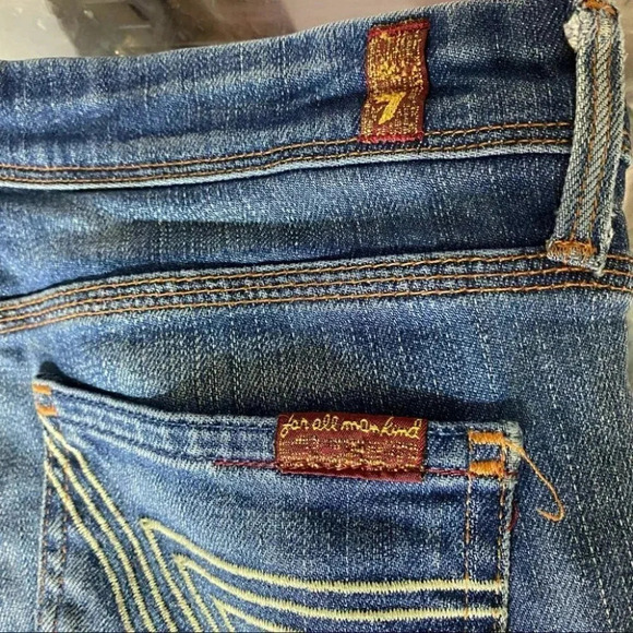 7 for all mankind 28 distressed jean shorts - Picture 4 of 7